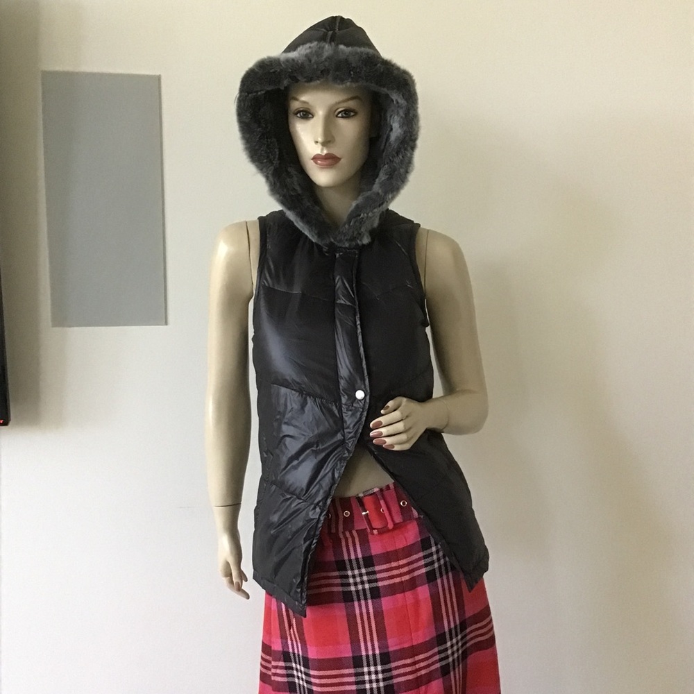 Elizabeth and James Black 100% Down Puffer Vest Removable Rabbit Fur Hood XS 0 2